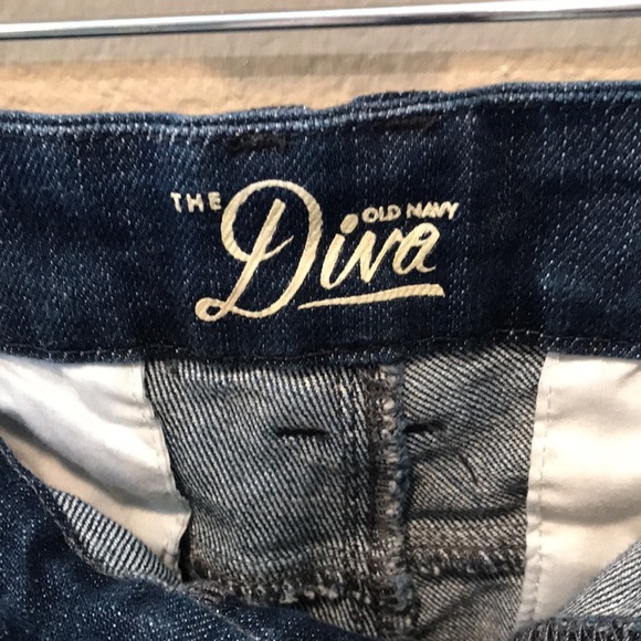 Old Navy Denim The Diva Bermuda Shorts with5 Pockets Snap Closure Belt Loops-12 - Picture 3 of 11